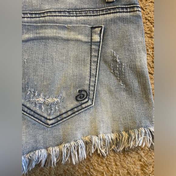 Indigo Rein Blue Denim Distressed Jean Shorts, Size 3 - Picture 12 of 13